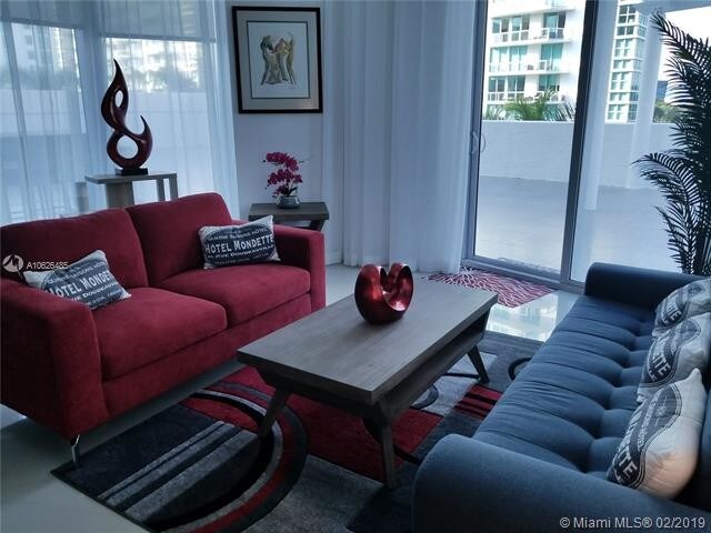 Foto principal - 3030 NE 188th St