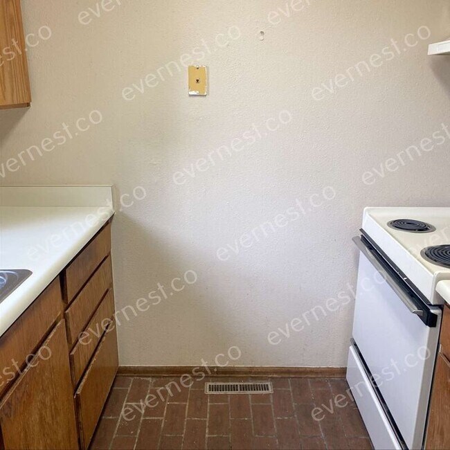 Building Photo - 3316 Hickok Pl