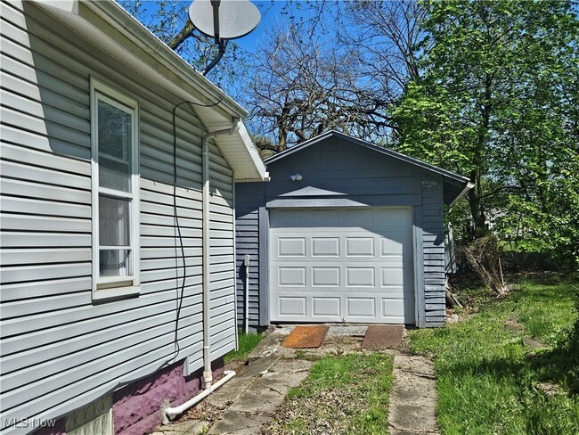 Foto del edificio - 1201 Smithfarm Ave