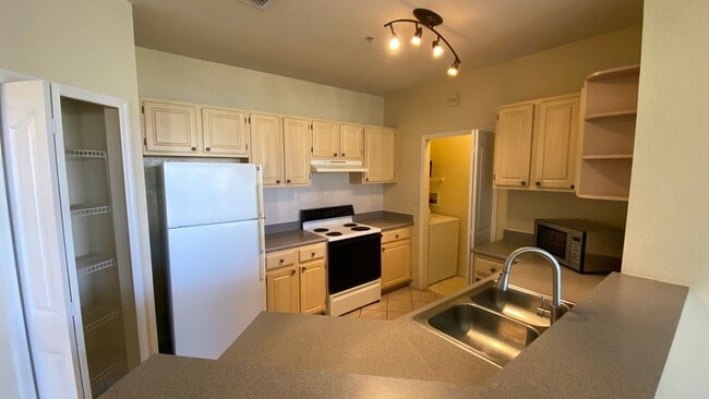 Building Photo - Beautiful 2br/2ba Visconti Condo with W/D ...