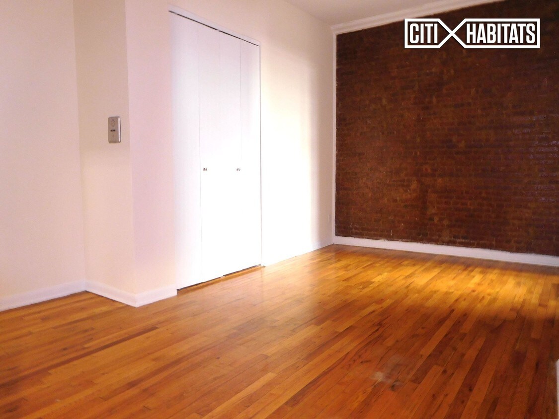 Building Photo - 345 W 85th St