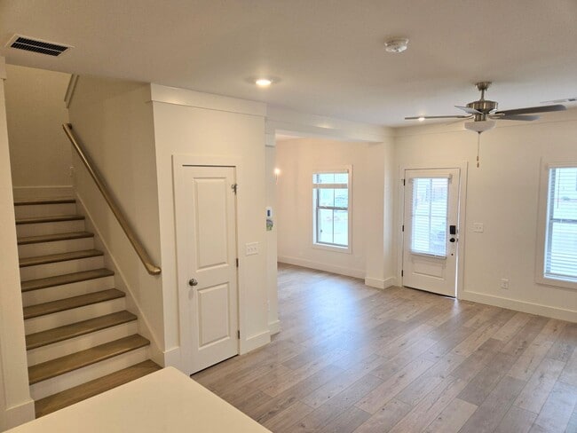 Foto del edificio - New Construction Townhome Just Minutes fro...
