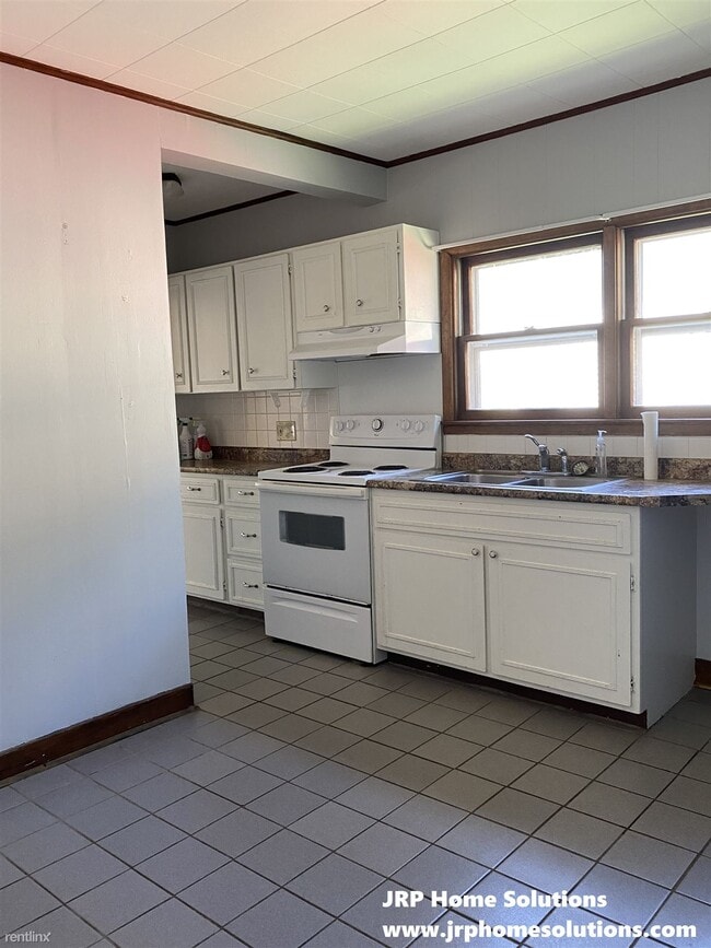 Building Photo - 3 br, 2 bath House - 214 N Bowen St