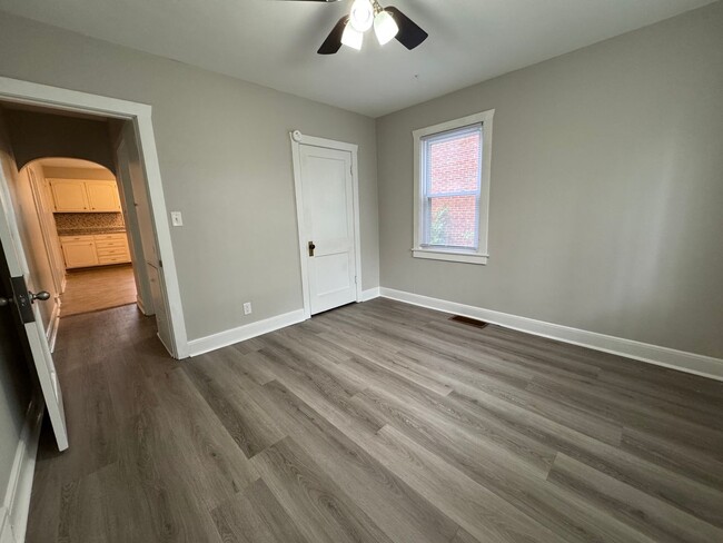 Foto del edificio - The Ultimate Floor-ty: 3 Bed/1.5 Bath Home...