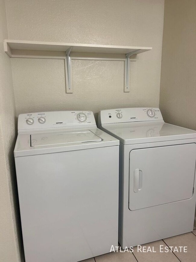 Photo - 465 W Ivyglen St Apartment