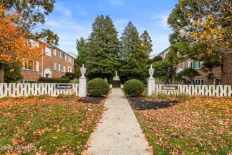 Building Photo - 283 Spring St