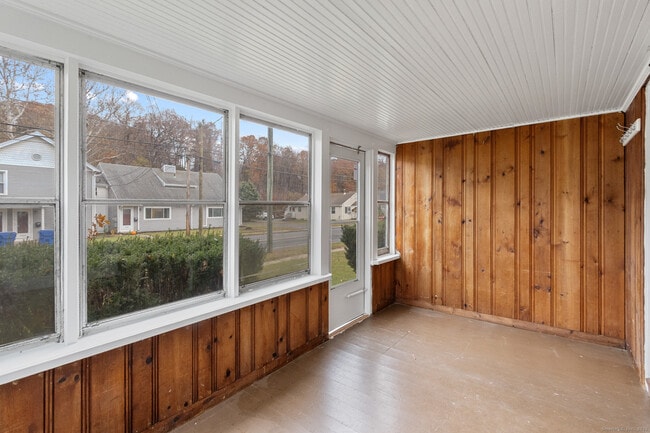 Building Photo - 1701 Farmington Ave