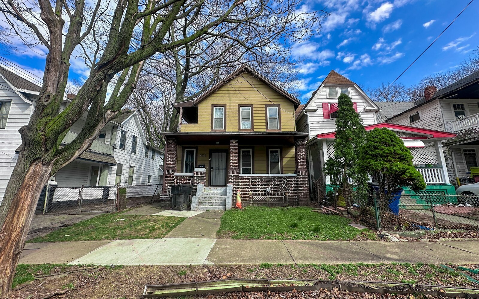 1427 E 61st St Cleveland, OH 44103 – photo 2