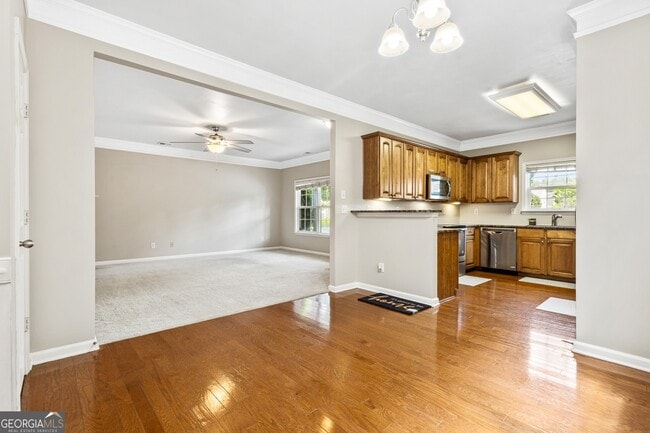 Foto del edificio - 606 Lofty Ln