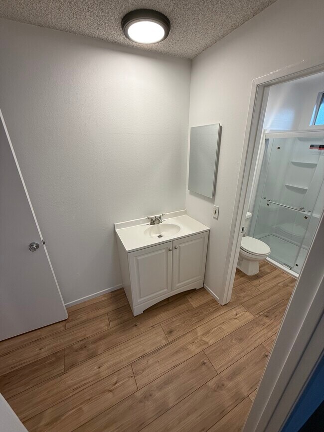 Foto del edificio - 1218 McClellan Dr