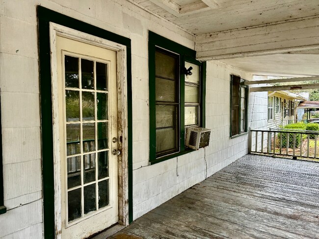 Foto del edificio - 107 N 4th St