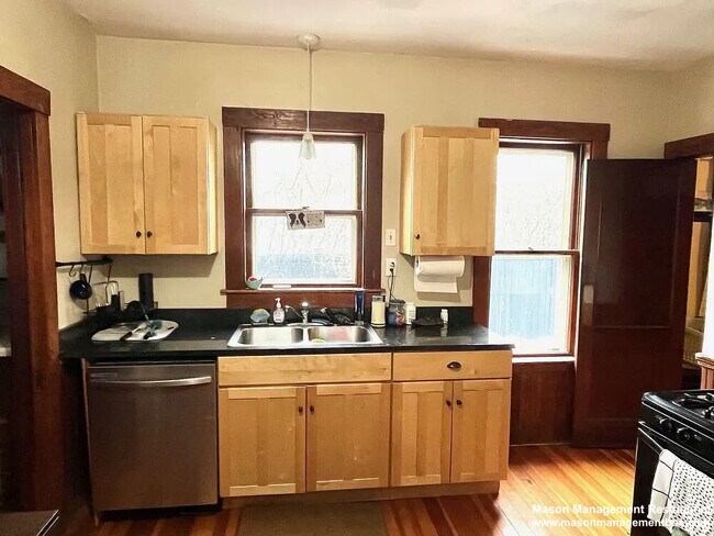 Building Photo - 346-348 Belmont St