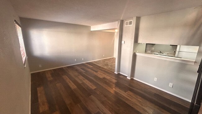 Foto del edificio - Wonderful 1-bedroom, 1.5-bath loft style condo!