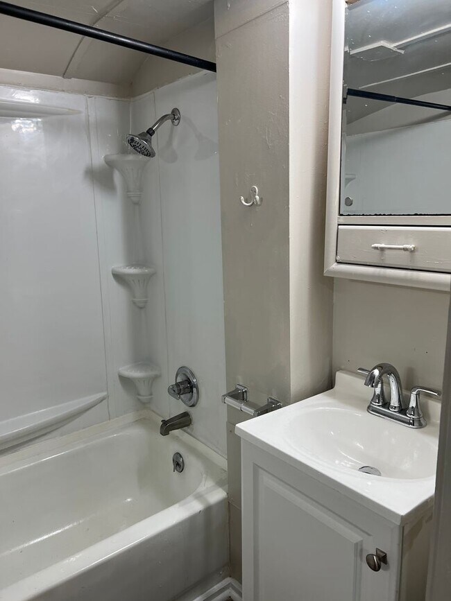 Foto del edificio - 1247 W Lee St
