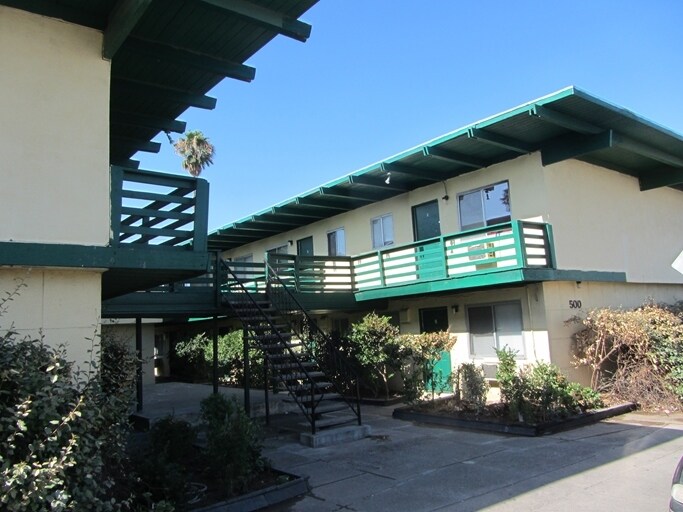 Primary Photo - 500 Las Palmas Ave