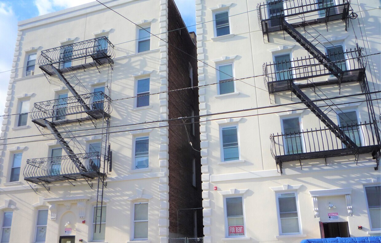 Primary Photo - 106 Beech St