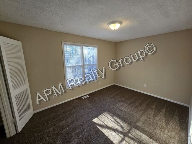 Building Photo - Two Bedroom in Harbison