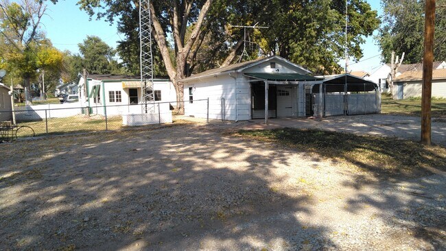 Building Photo - 317 W Elm St