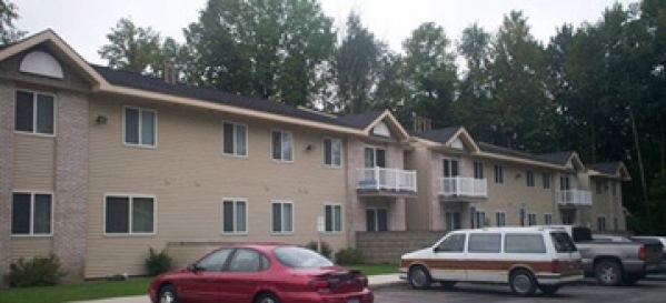 Primary Photo - Clarendon Glen Apartments