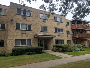 Building Photo - 736 W Dempster St