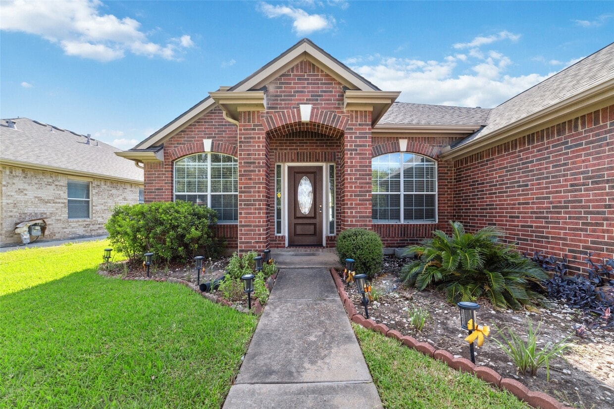 Primary Photo - 16327 Dryberry Ct