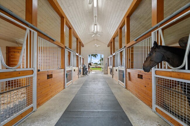 Foto del edificio - 15416 Sunnyland Ln