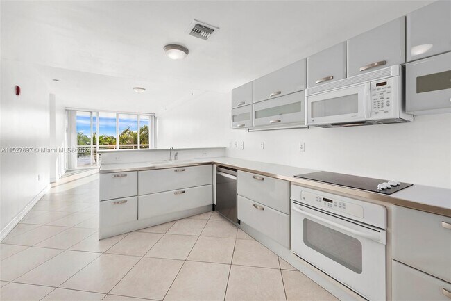 Building Photo - 6580 Indian Creek Dr