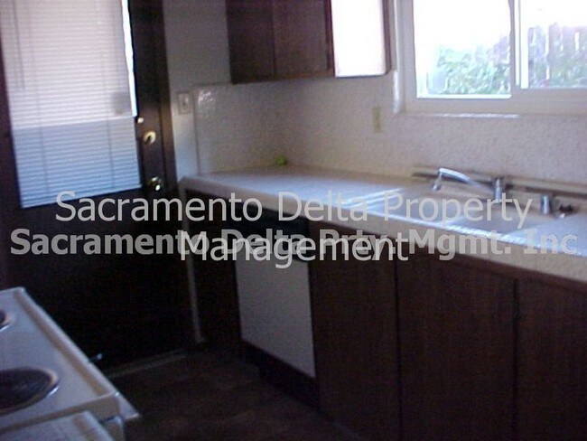 Building Photo - 5329 Bellflower Way