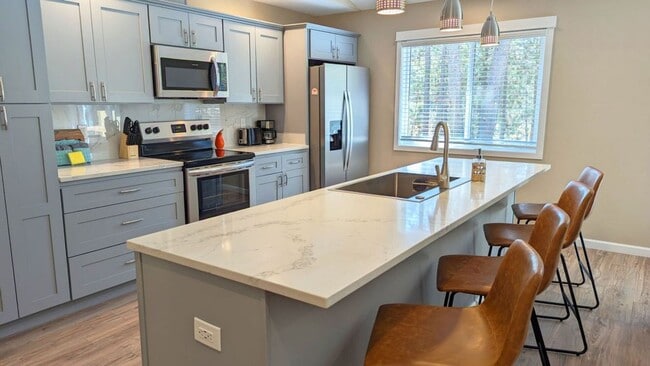 Building Photo - Beautiful Home with Modern Comforts