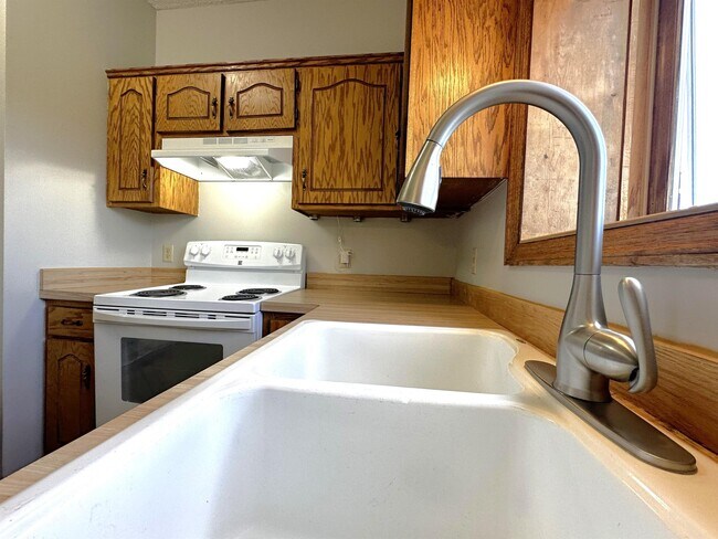 Foto del edificio - 9234 Upland Ln N