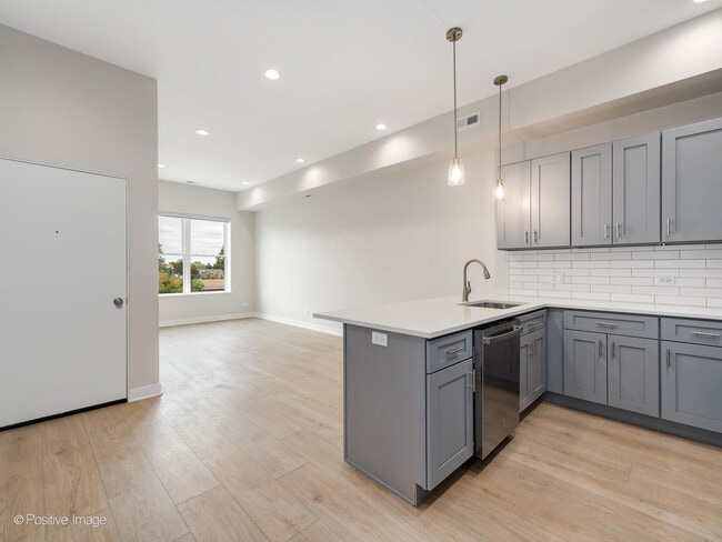 Foto del edificio - 7517 W Belmont Ave