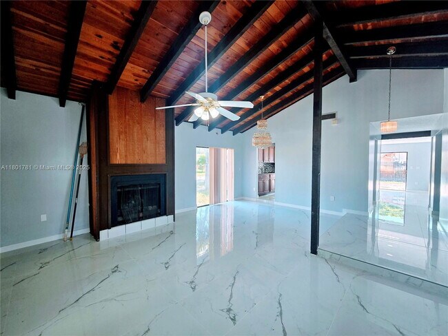 Foto del edificio - 20504 NE 9th Ct