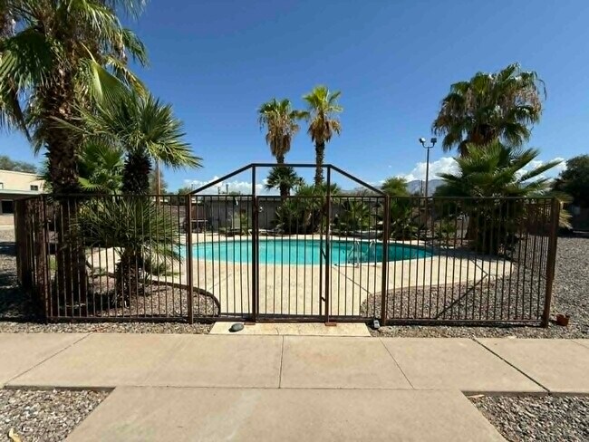 Building Photo - 1518 E Hedrick Dr