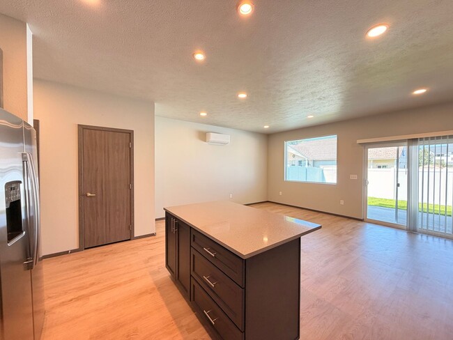 Building Photo - 4468 W 30th Ave