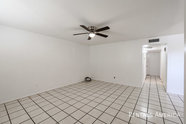 Building Photo - 4531 N 71st Ln