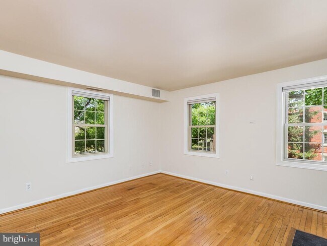 Building Photo - 1311 E Abingdon Dr