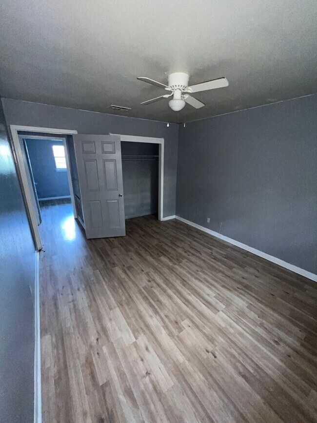 Foto del edificio - 6707 Burke St