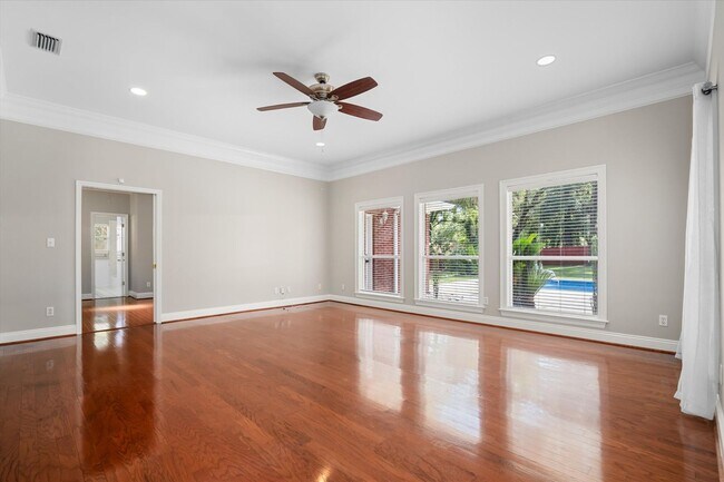 Foto del edificio - 5221 Burma Rd W