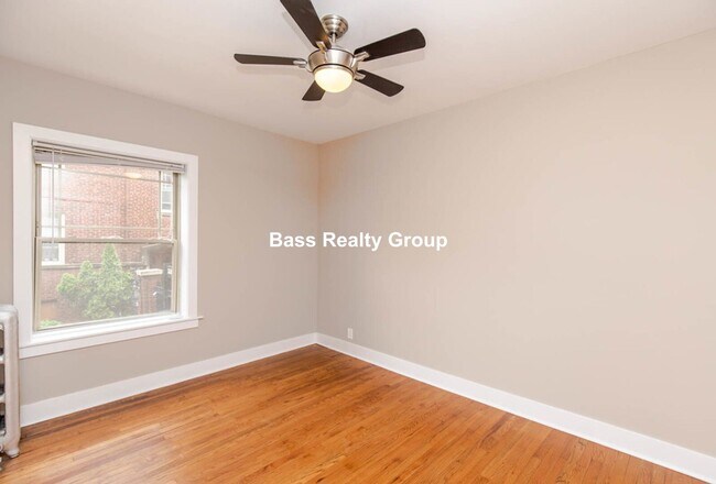 Building Photo - 1339 W Touhy Ave