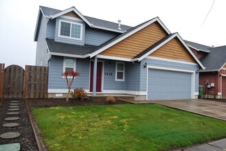 Building Photo - 3235 McKern Pl