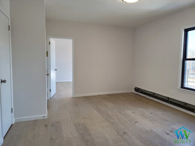 Foto del edificio - 268 E 202nd St