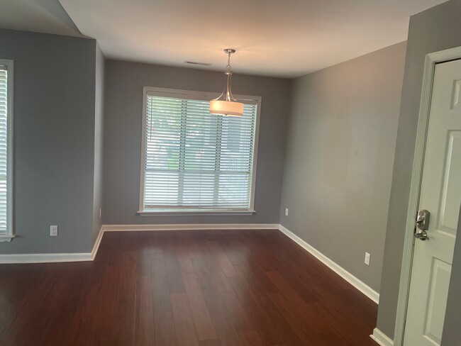 Building Photo - 4110 Sedgewood Dr