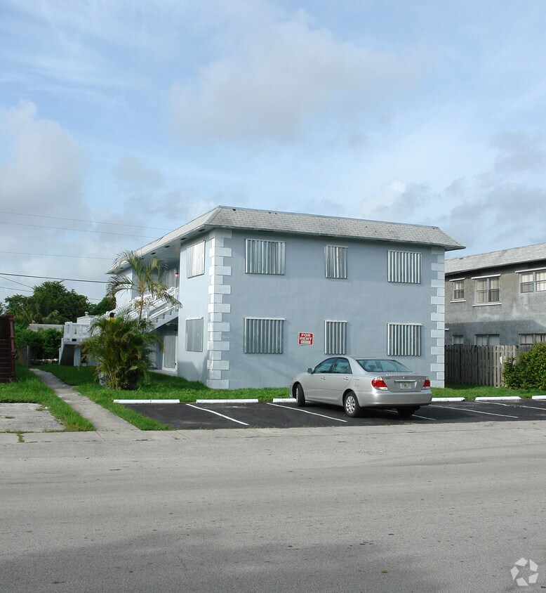 Primary Photo - 5860 NW 16th Pl