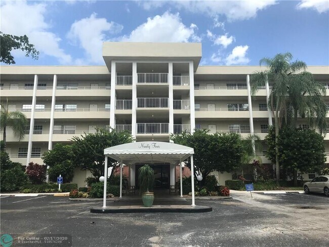 Foto del edificio - 808 Cypress Blvd