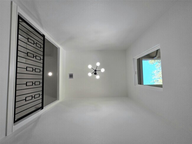 Foto del edificio - 14811 Wallach Dr