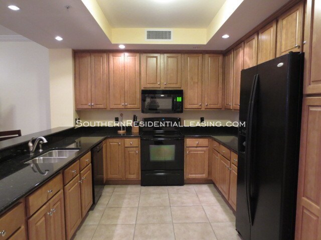 Building Photo - 10099 Nelle Ave