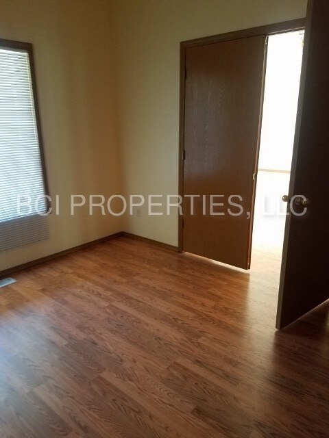 Building Photo - Beautiful Rambler on large land