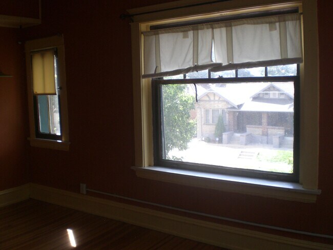Big window, lots of light - 1440 Cook St