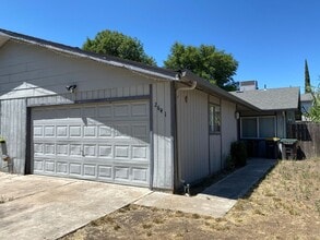 Building Photo - 2641 Burlington Pl