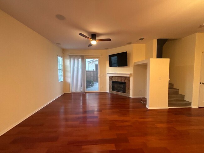 Foto del edificio - Upgraded Otay Ranch Townhome With Garage And Resort Style Amenities
